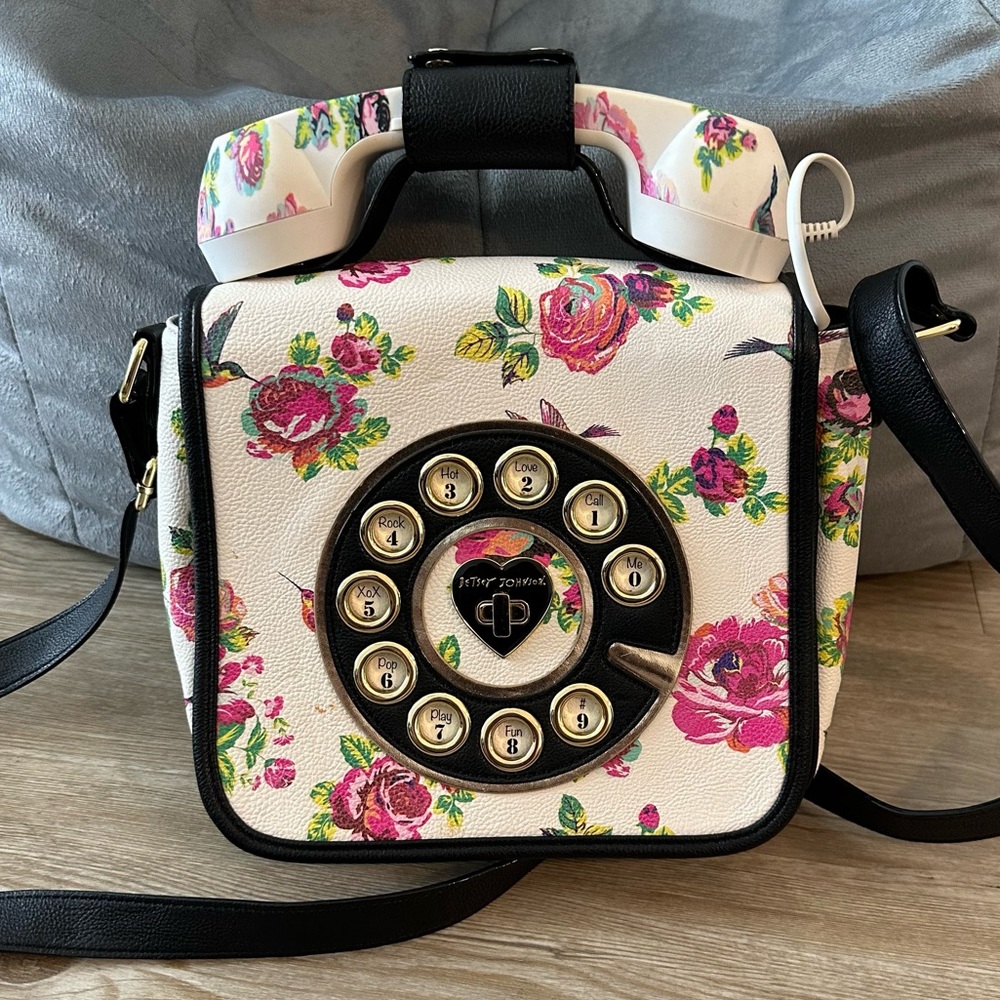 Betsey Johnson Crossbody floral phone purse w hummingbirds